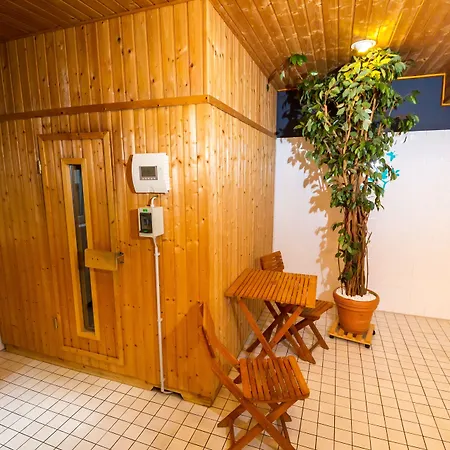 Ξενοδοχείο Hk 4*